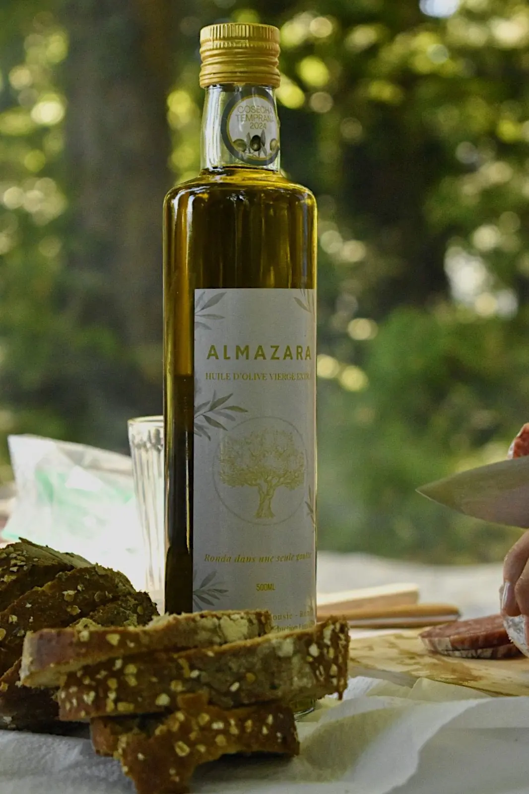 Detalle de la botella ALMAZARA